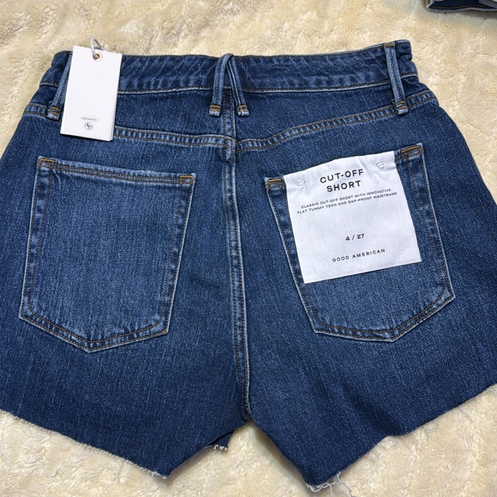 Good American high waisted cut-off shorts - Picture 3 of 7